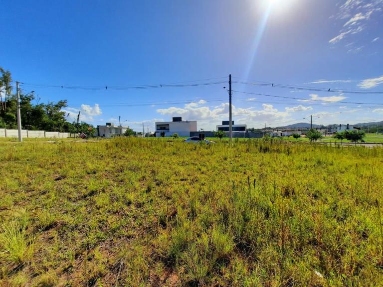 Terreno à venda no Camobi: 