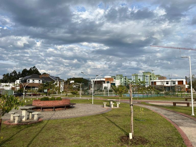 Terreno à venda no Camobi: 