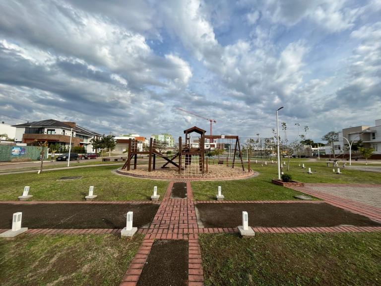 Terreno à venda no Camobi: 