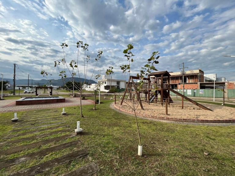 Terreno à venda no Camobi: 