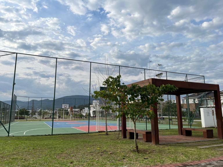 Terreno à venda no Camobi: 