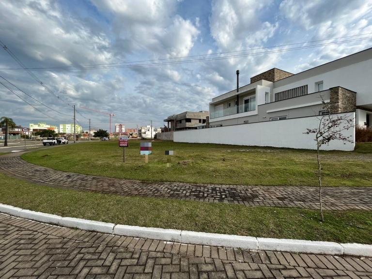 Terreno à venda no Camobi: 