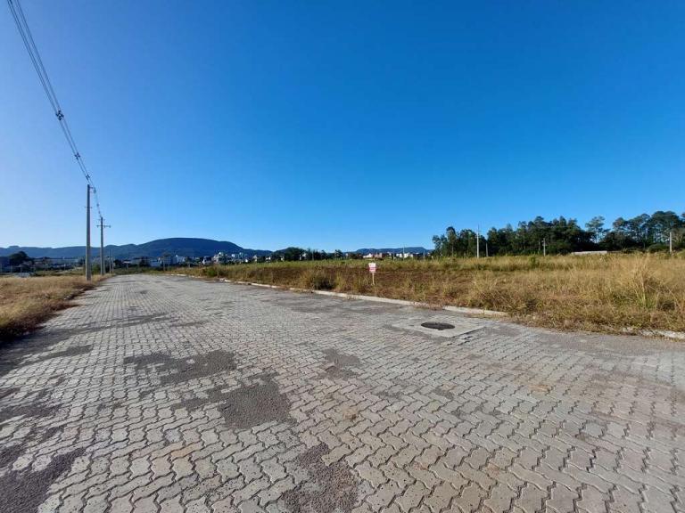 Terreno à venda no Camobi: