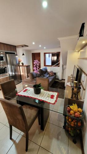 Casa de Condomínio à venda no Pinheiro Machado: 