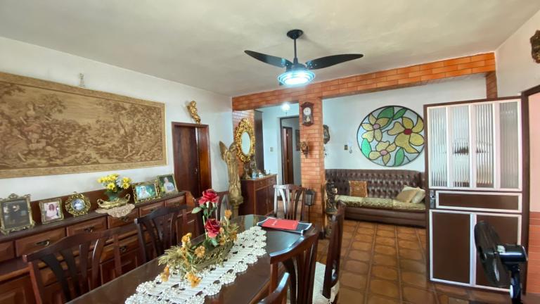 Casa à venda no Centro: 