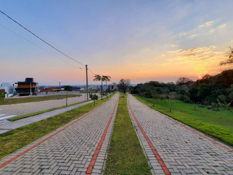 Terreno à venda no Tomazetti: 