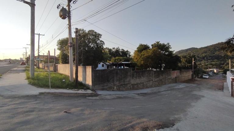 Terreno à venda no Camobi: 