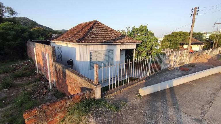 Terreno à venda no Camobi: 