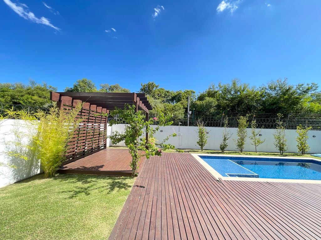 Casa de Condomínio à venda no São José: 