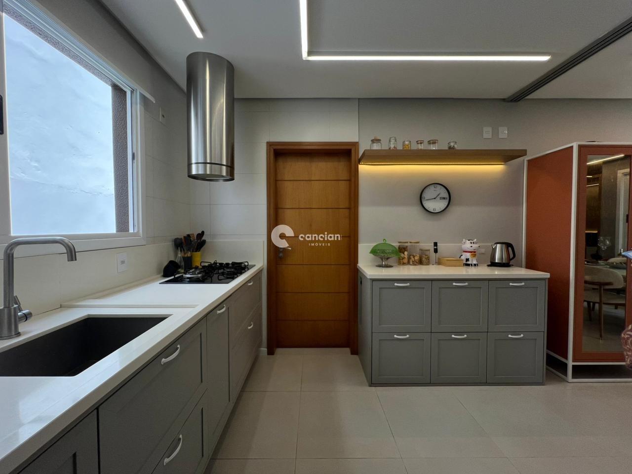 Casa de Condomínio à venda no Tomazetti: 