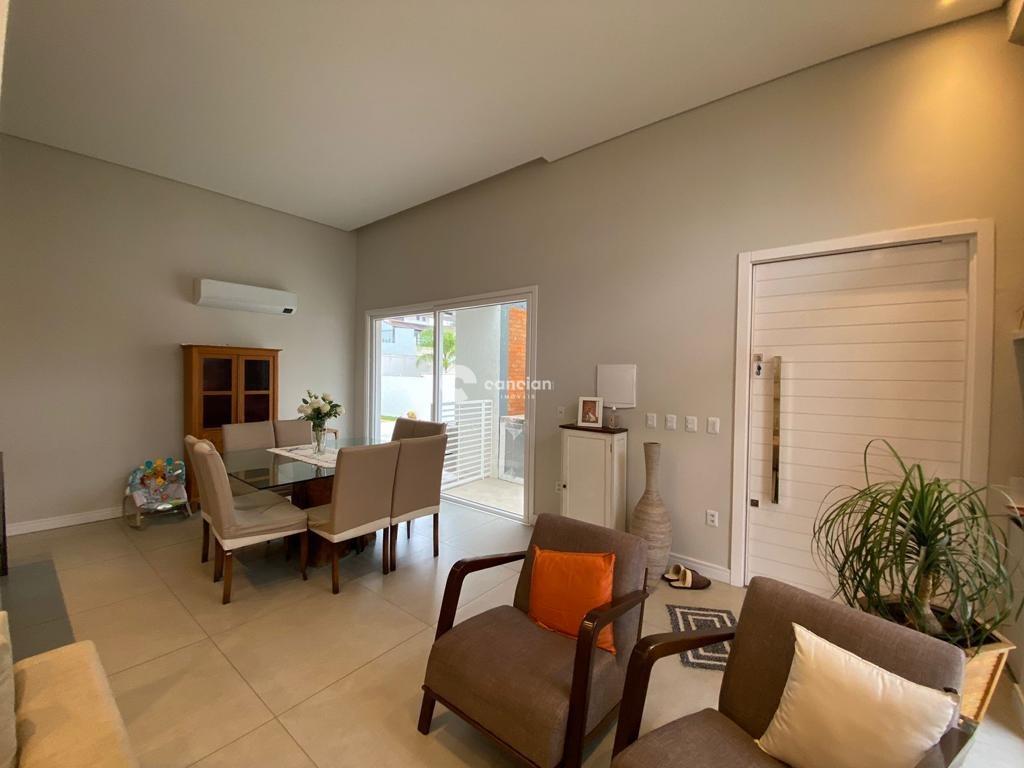 Casa de Condomínio à venda no Tomazetti: 