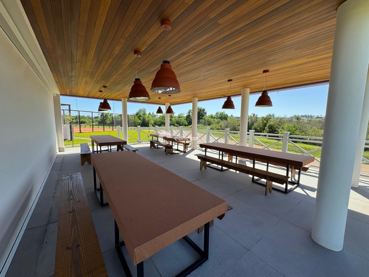 Terreno em condomínio à venda no Tomazetti: