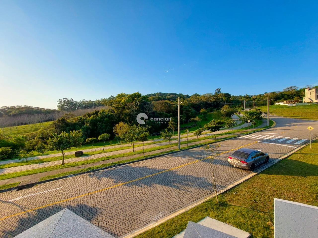Casa de Condomínio à venda no Tomazetti: