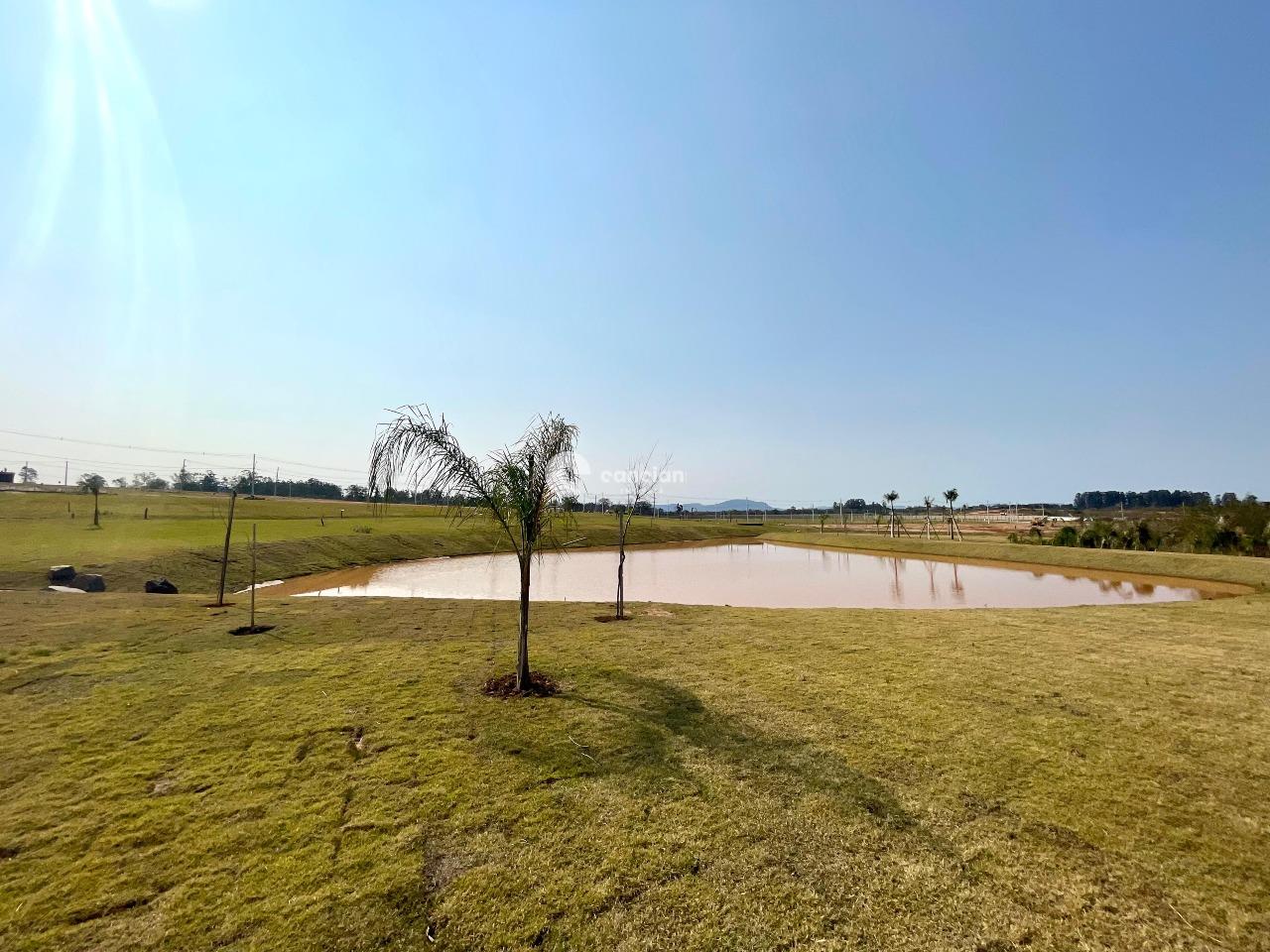 Terreno em condomínio à venda no Tomazetti: