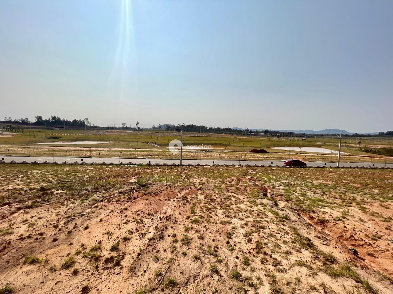 Terreno em condomínio à venda no Tomazetti: