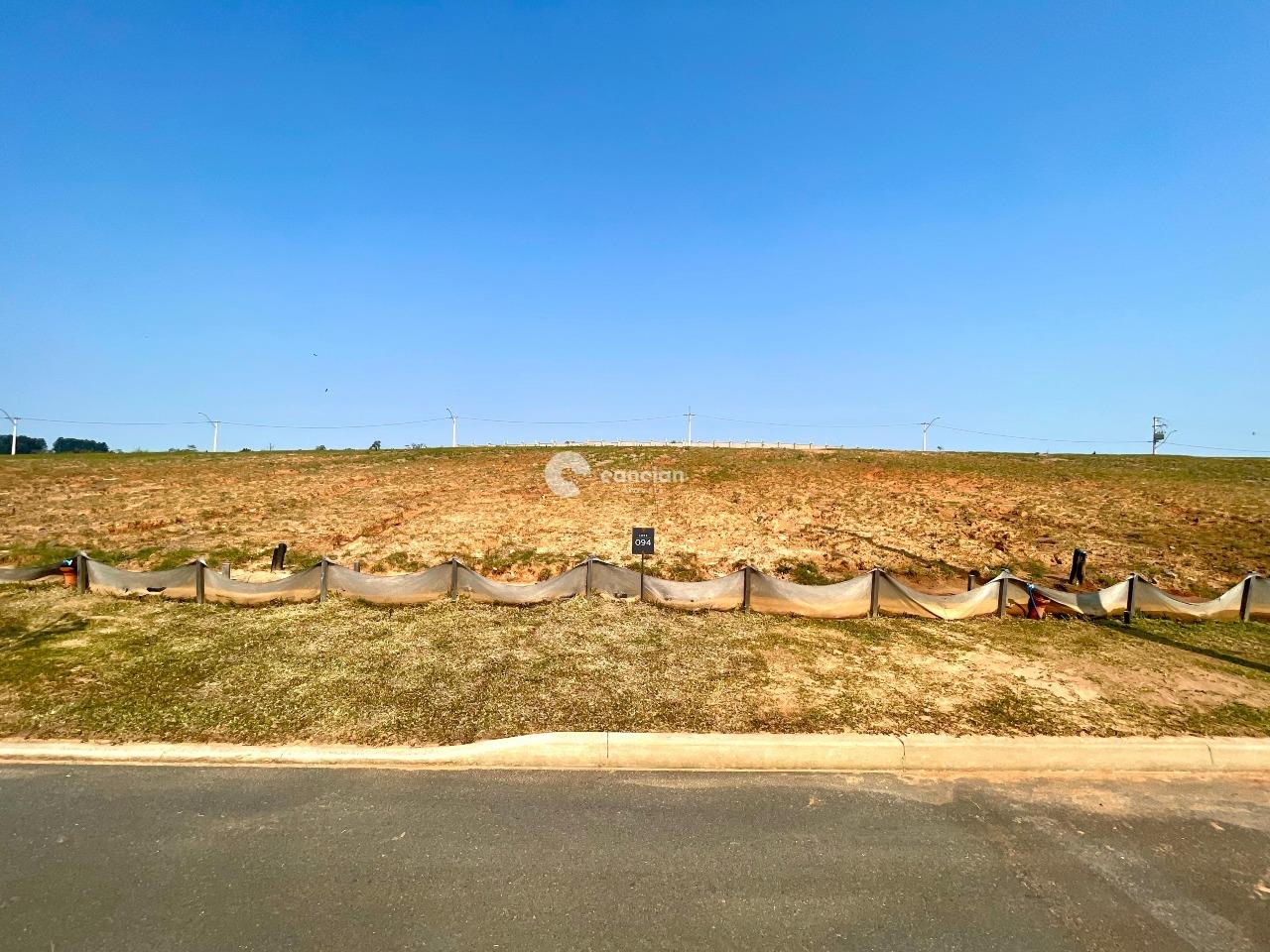 Terreno em condomínio à venda no Tomazetti: