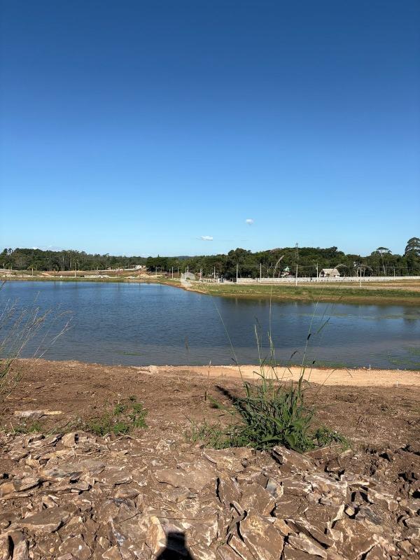 Terreno em condomínio à venda no Parque Serrano I: Lote