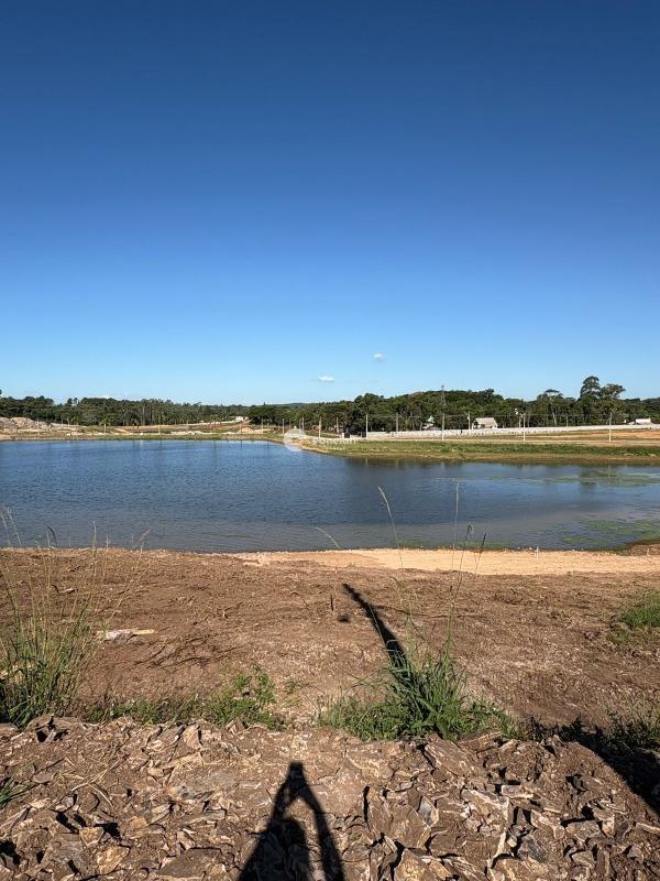 Terreno em condomínio à venda no Parque Serrano I: Lote