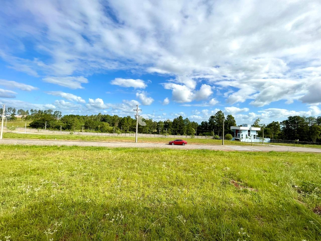 Terreno em condomínio à venda no Tomazetti: