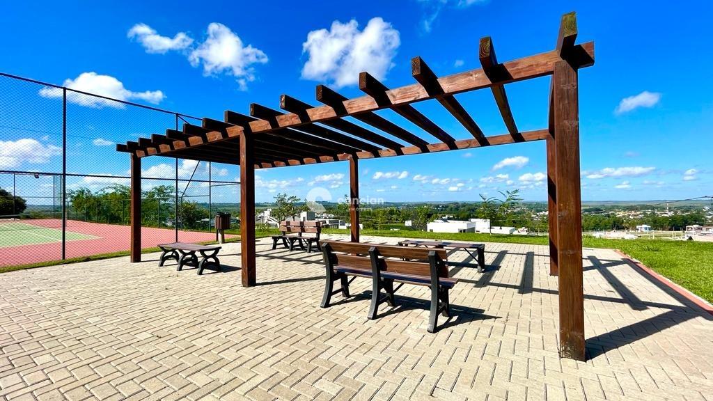 Terreno em condomínio à venda no Tomazetti: