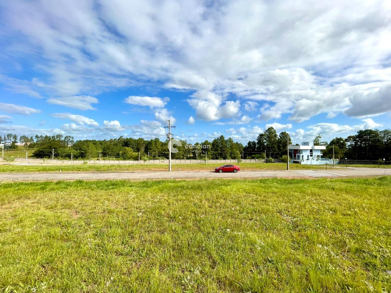 Terreno em condomínio à venda no Tomazetti: