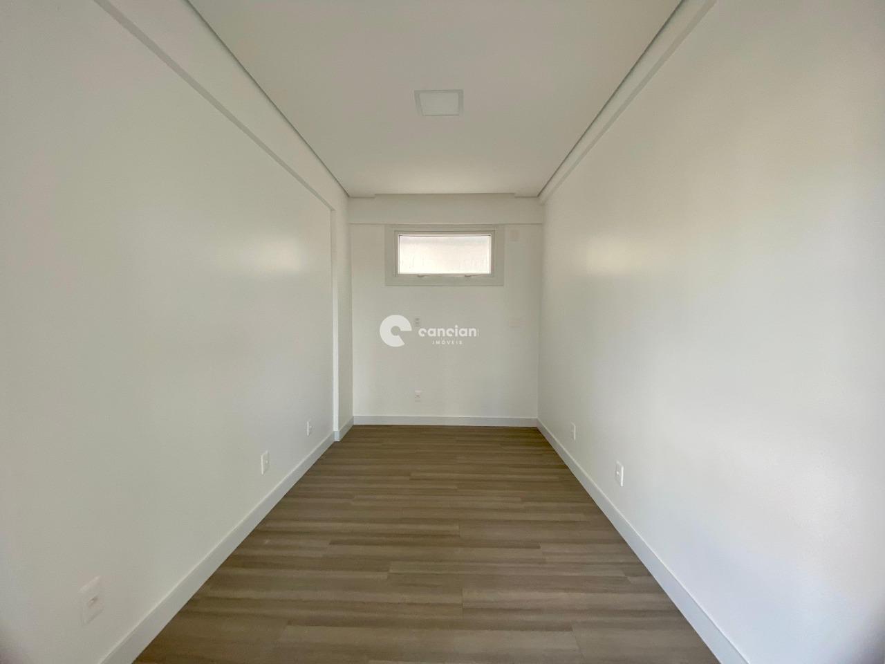 Apartamento à venda no Nossa Senhora das Dores: closet suíte Master