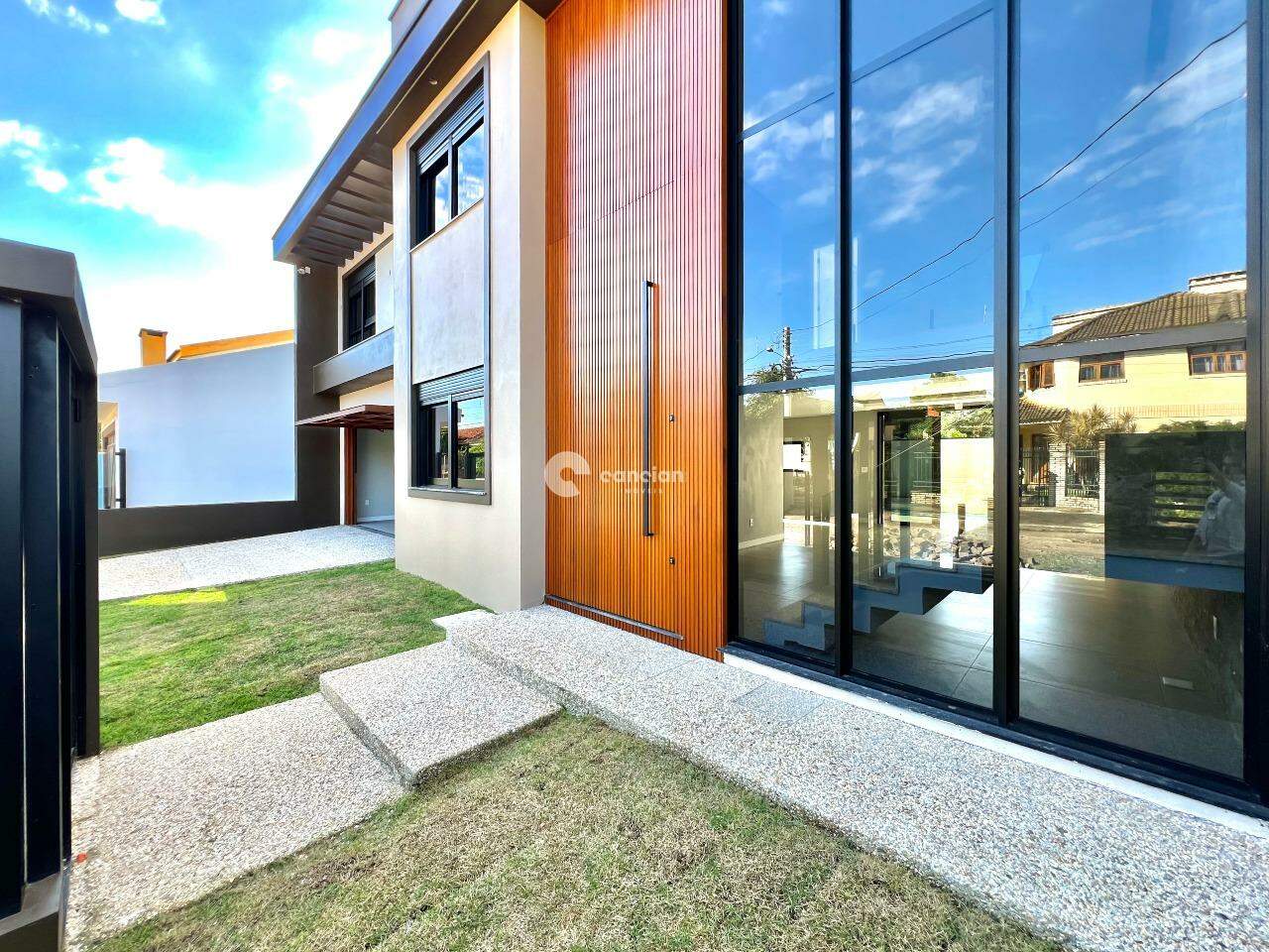 Casa à venda no Camobi: FACHADA