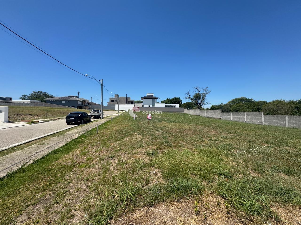 Terreno em condomínio à venda no São José: