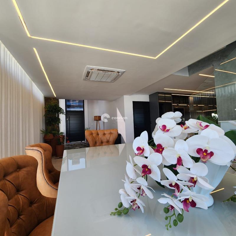 Casa de Condomínio à venda no Tomazetti: