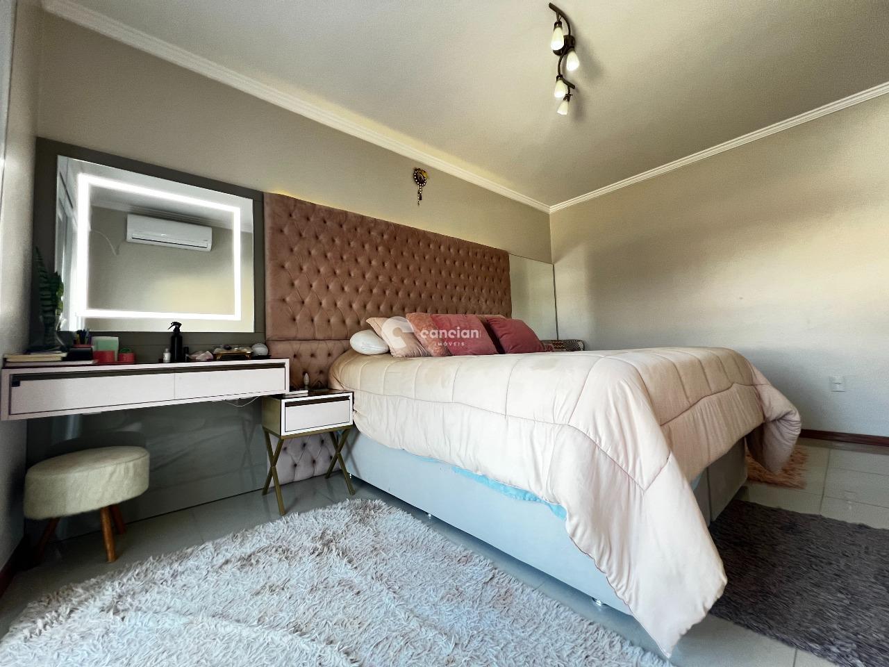 Casa de Condomínio à venda no Camobi: 