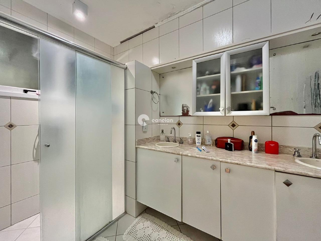 Casa de Condomínio à venda no Tomazetti: