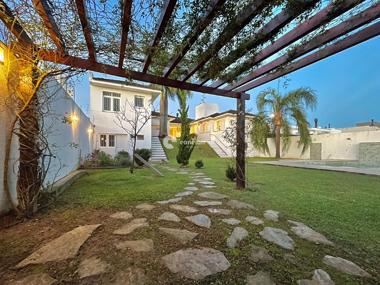 Casa de Condomínio à venda no Tomazetti: