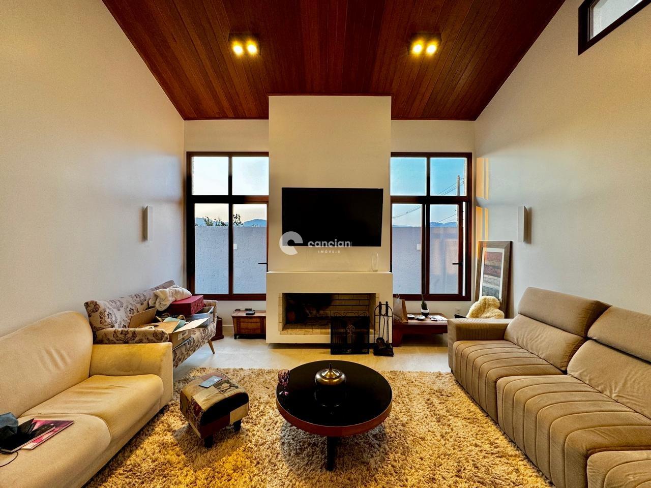 Casa de Condomínio à venda no Camobi: 