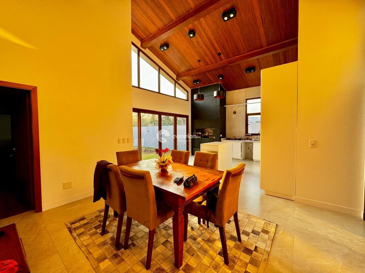 Casa de Condomínio à venda no Camobi: 