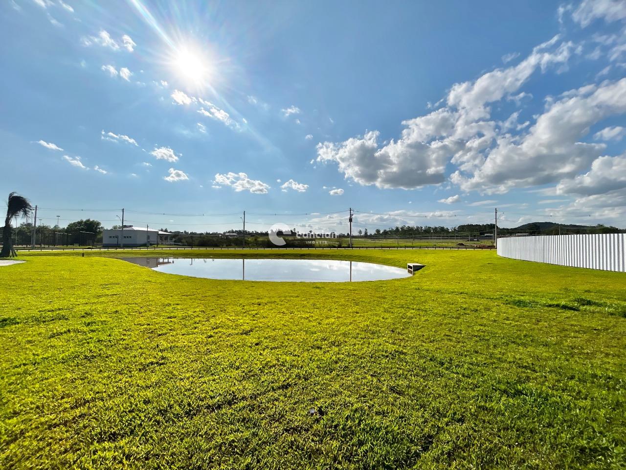 Terreno em condomínio à venda no Tomazetti:
