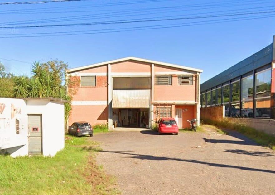 Pavilhão à venda no Camobi: