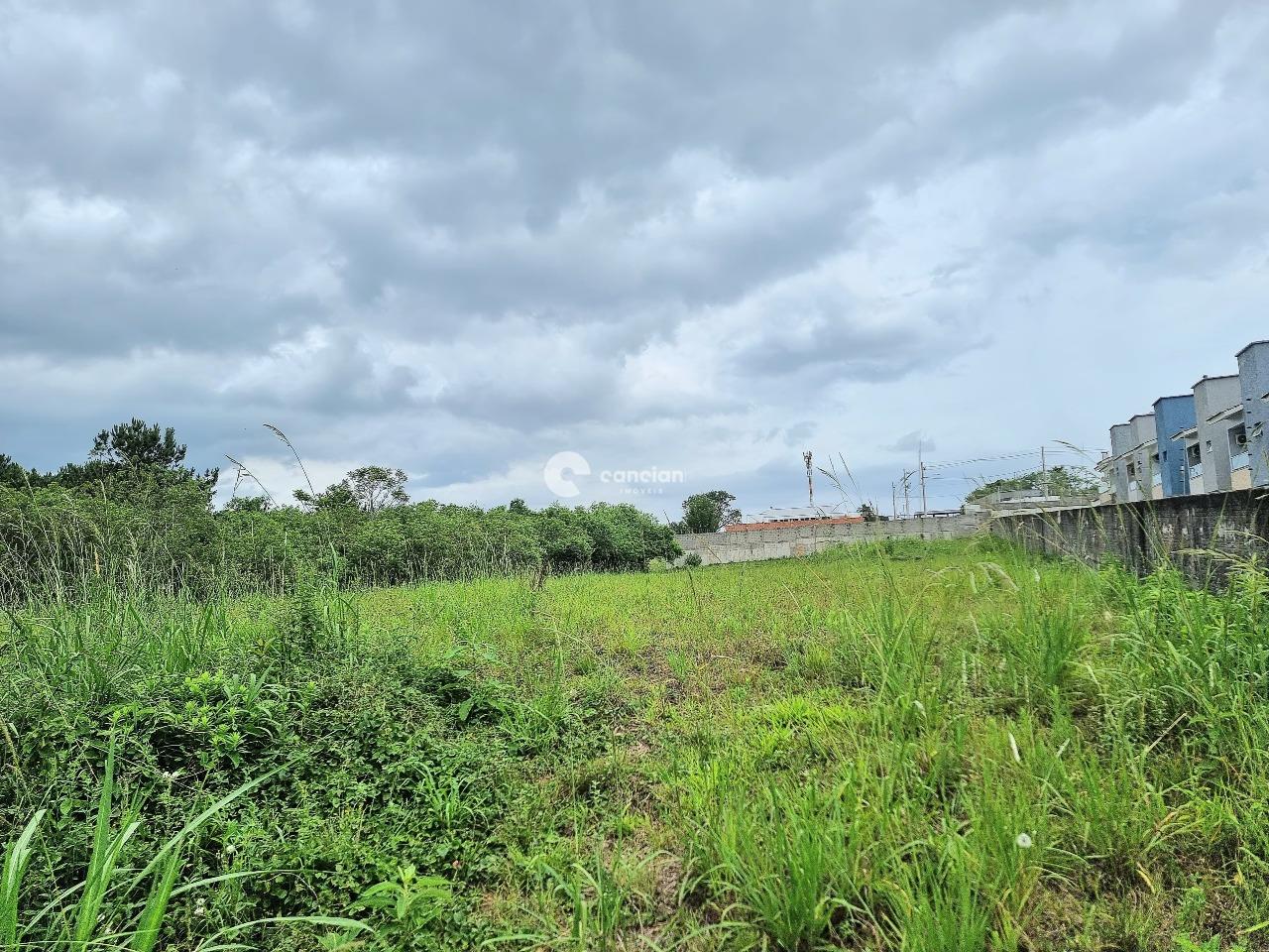 Pavilhão à venda no Camobi: