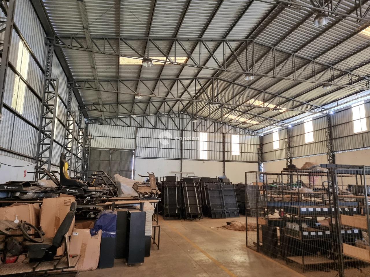 Pavilhão à venda no Camobi: