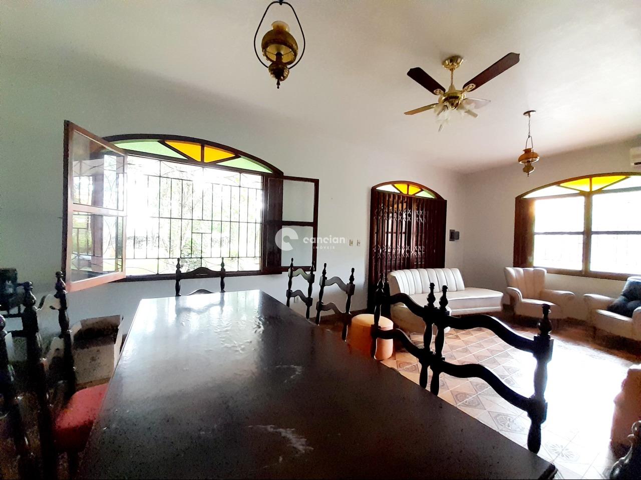 Casa à venda no Centro: