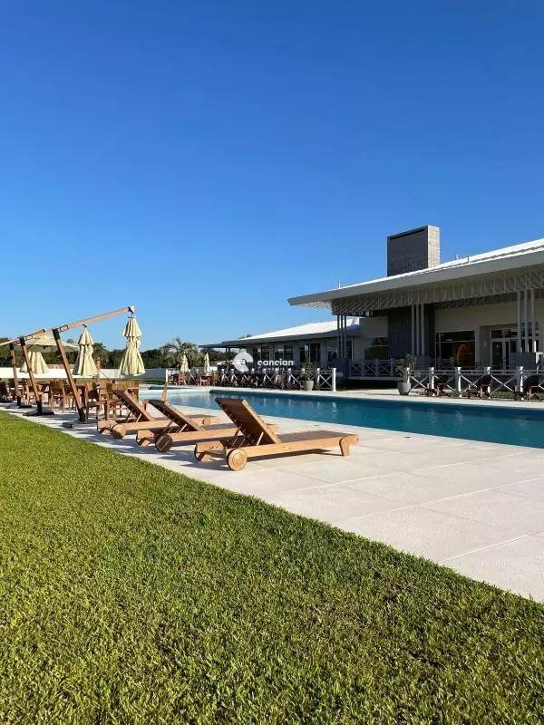 Terreno em condomínio à venda no Tomazetti: 