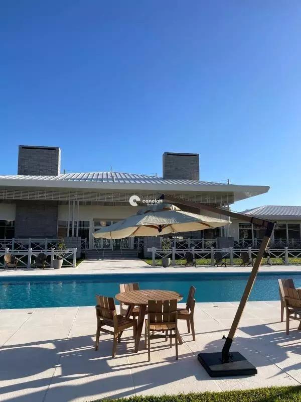 Terreno em condomínio à venda no Tomazetti: 