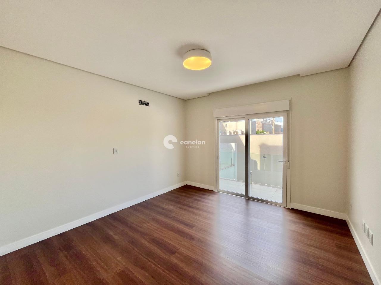 Casa de Condomínio à venda no Tomazetti: