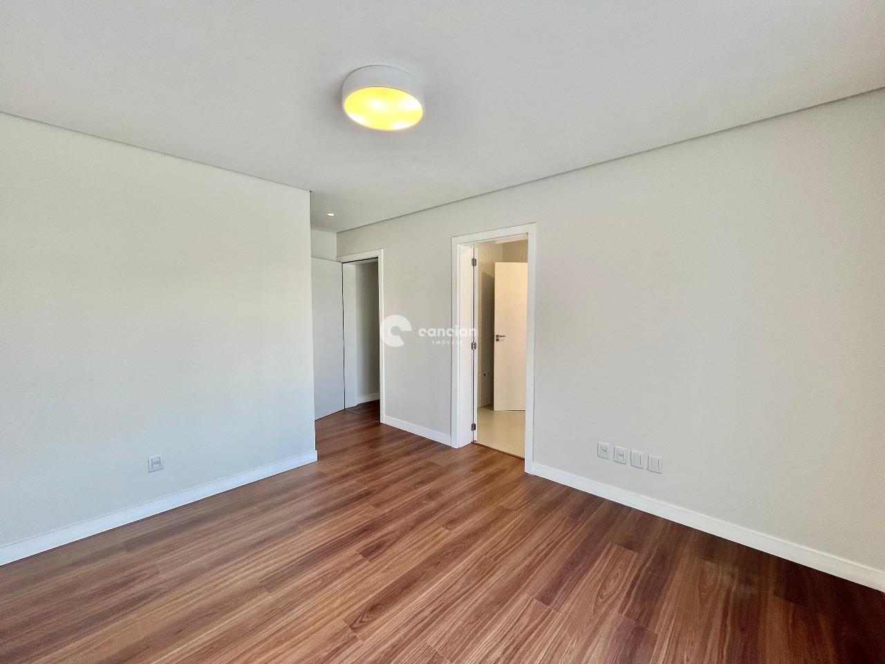 Casa de Condomínio à venda no Tomazetti: