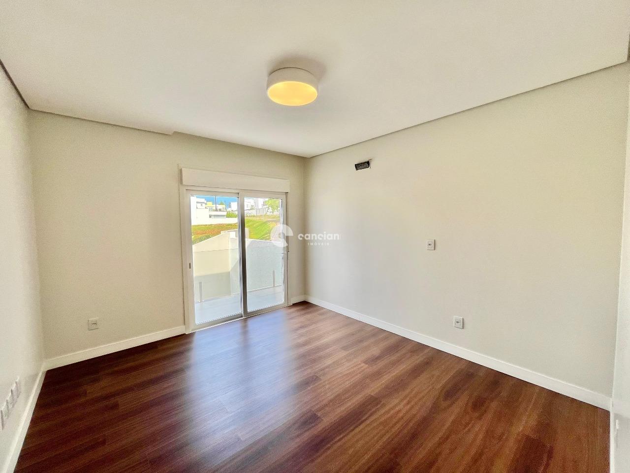 Casa de Condomínio à venda no Tomazetti: