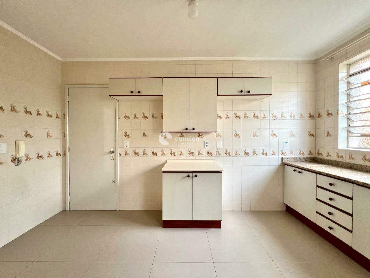 Apartamento à venda no Centro: Cozinha com armários