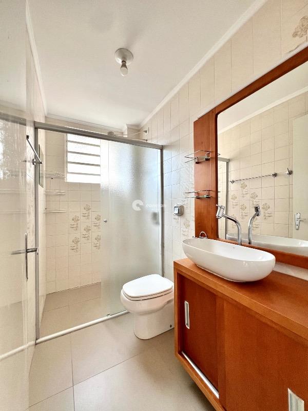 Apartamento à venda no Centro: banheiro com box e pia