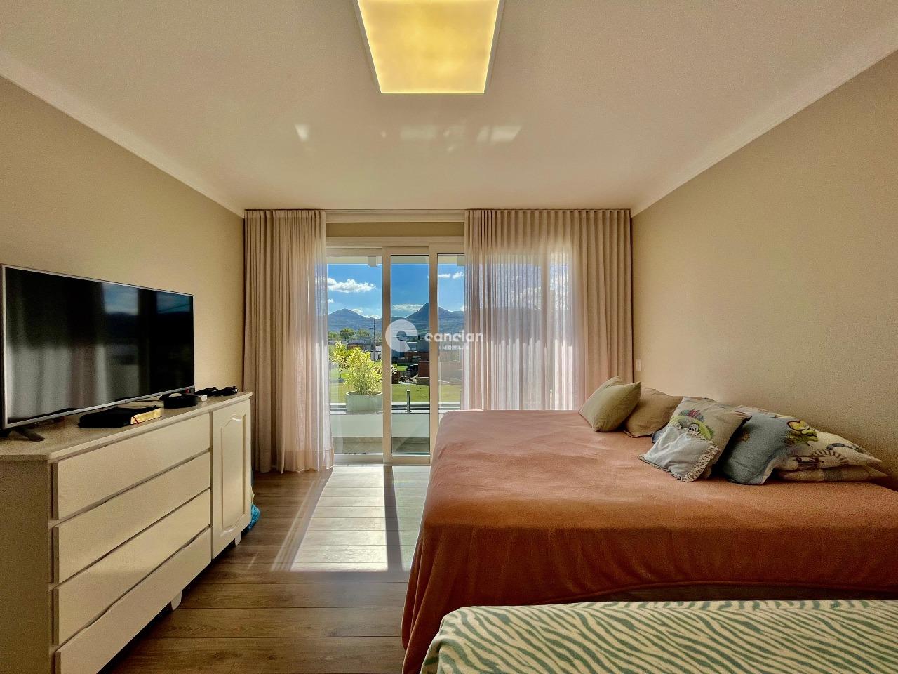 Casa à venda no Camobi: suite