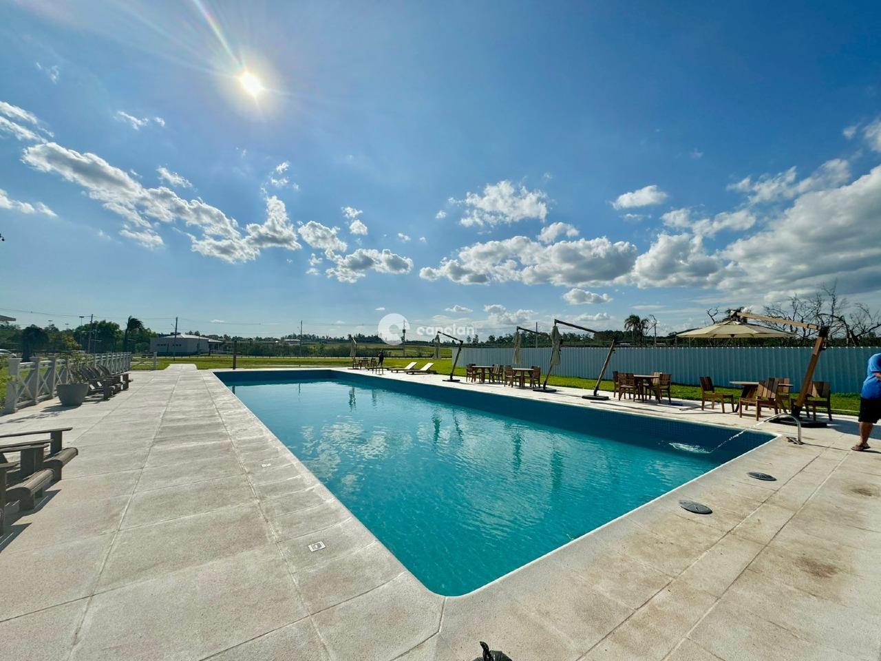 Terreno em condomínio à venda no Tomazetti: 