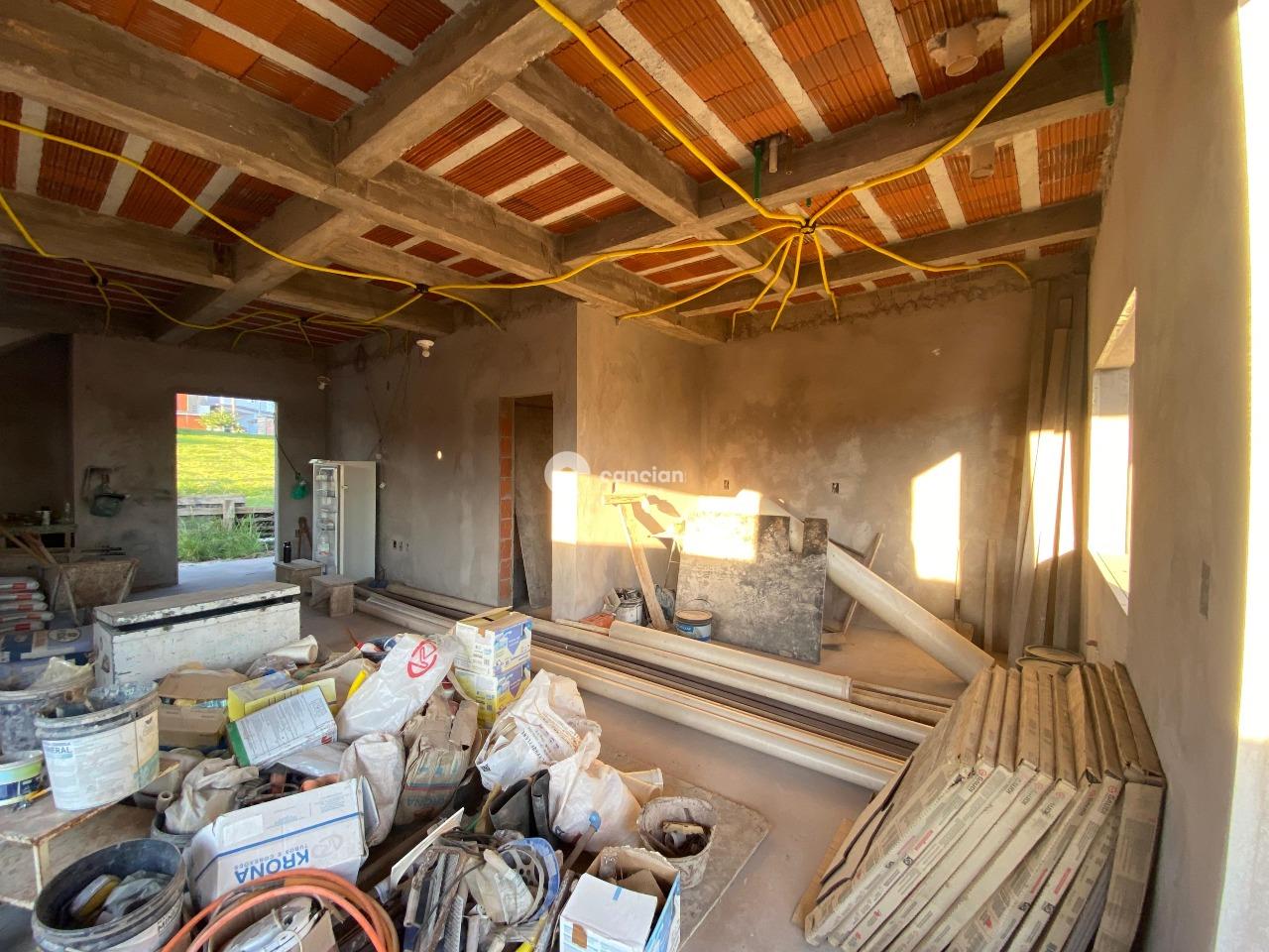 Casa de Condomínio à venda no Tomazetti: 