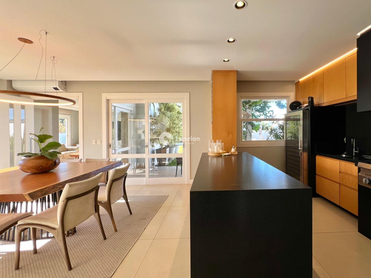 Casa de Condomínio à venda no Tomazetti: